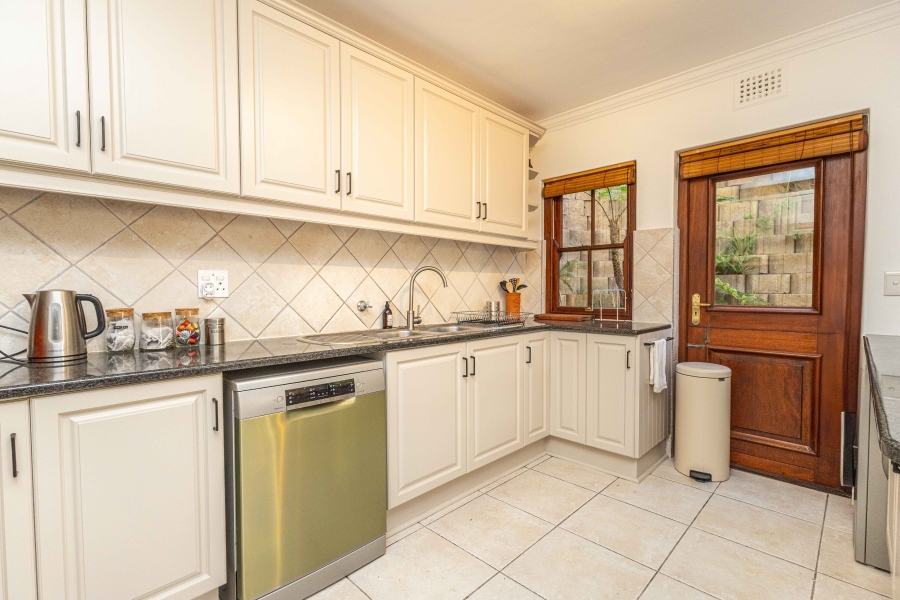 3 Bedroom Property for Sale in Sea Point Western Cape